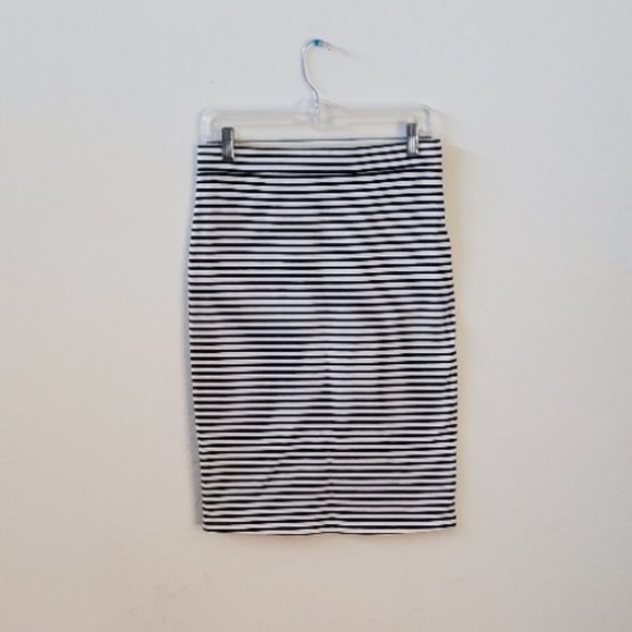 Roxy Striped Stretchy B&W Pencil Skirt Medium - Picture 7 of 7